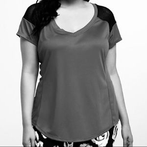 MESH INSET V-NECK TEE